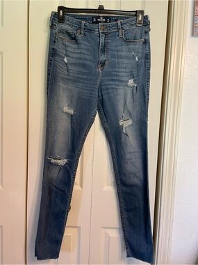 Hollister Women's Distressed Skinny Jeans - Medium Blue Wash